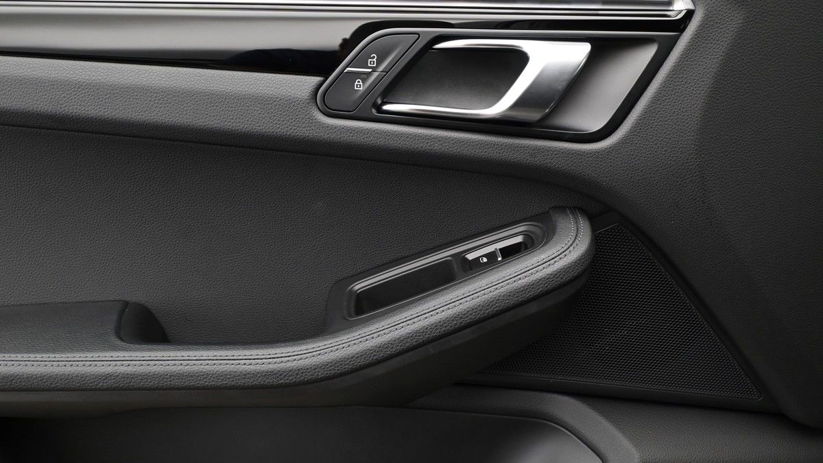 Porsche Macan Image 13