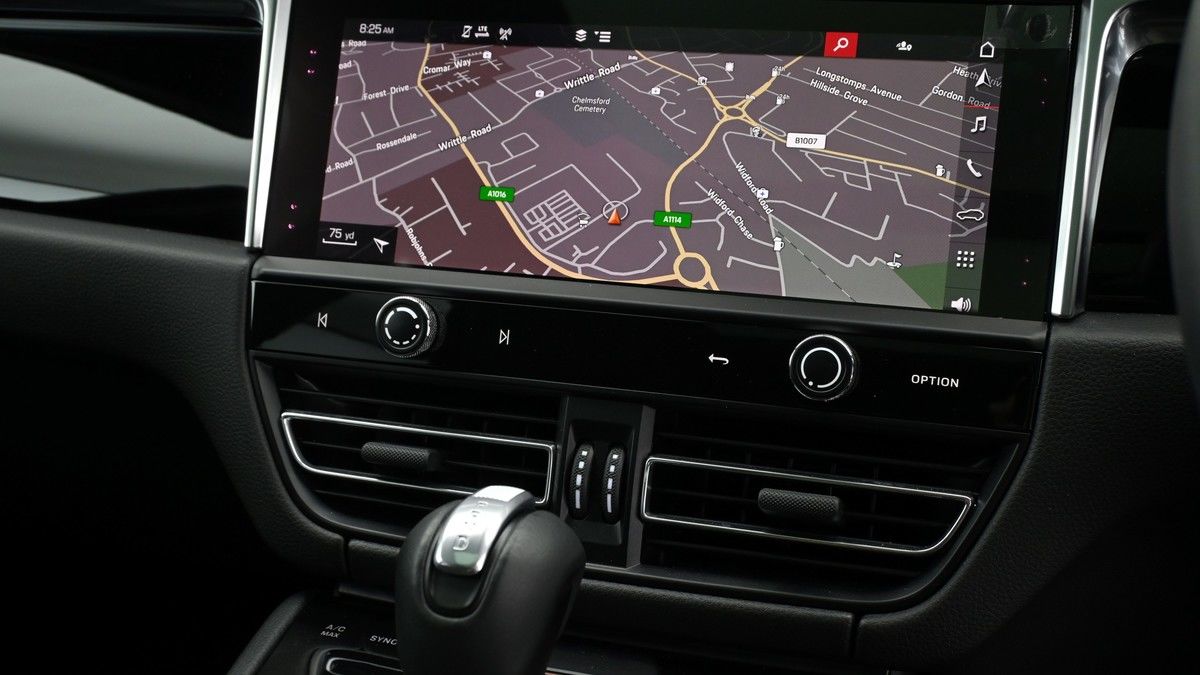 Porsche Macan Image 12