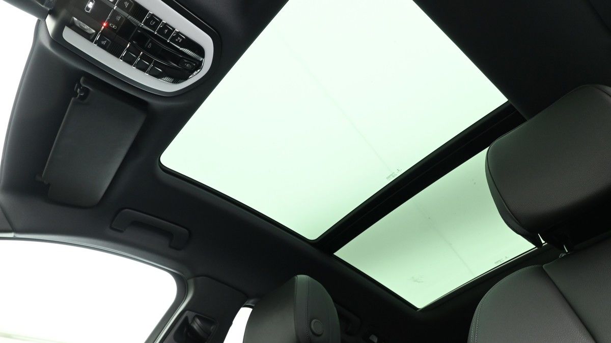 Porsche Macan Image 2