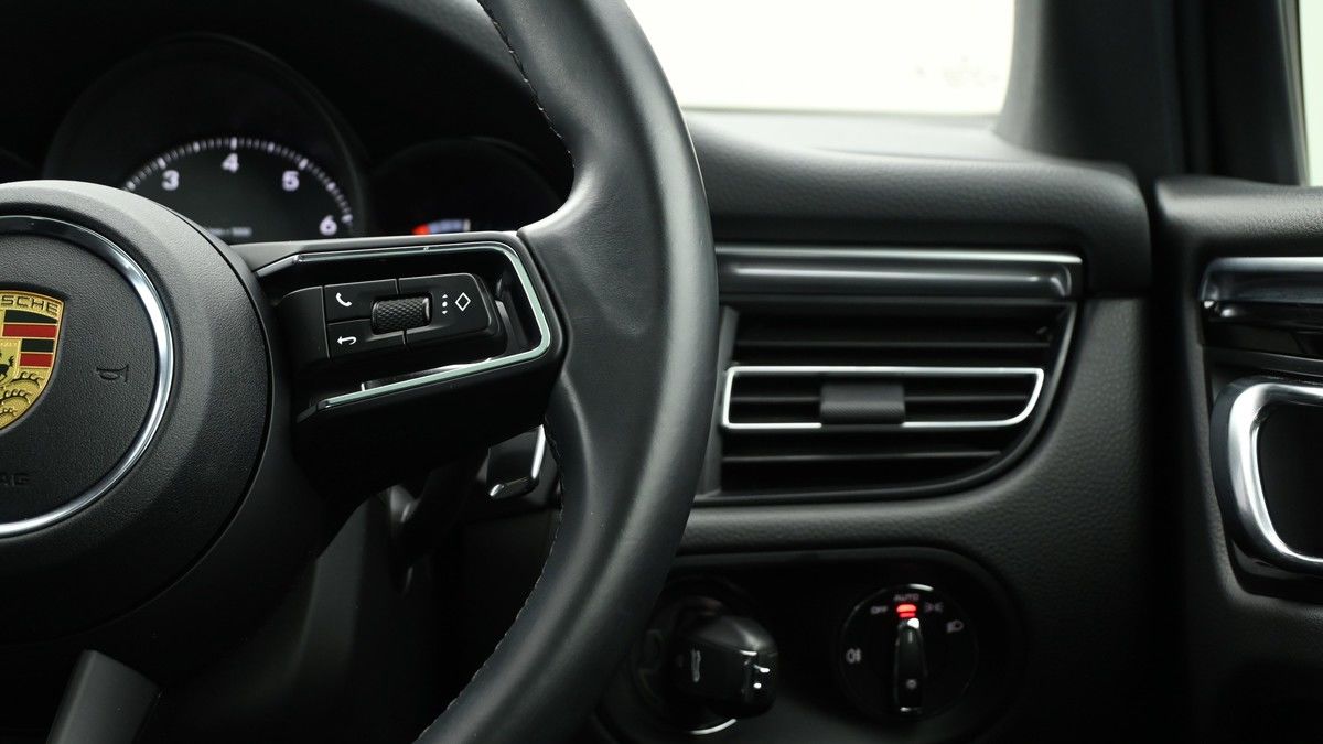 Porsche Macan Image 16