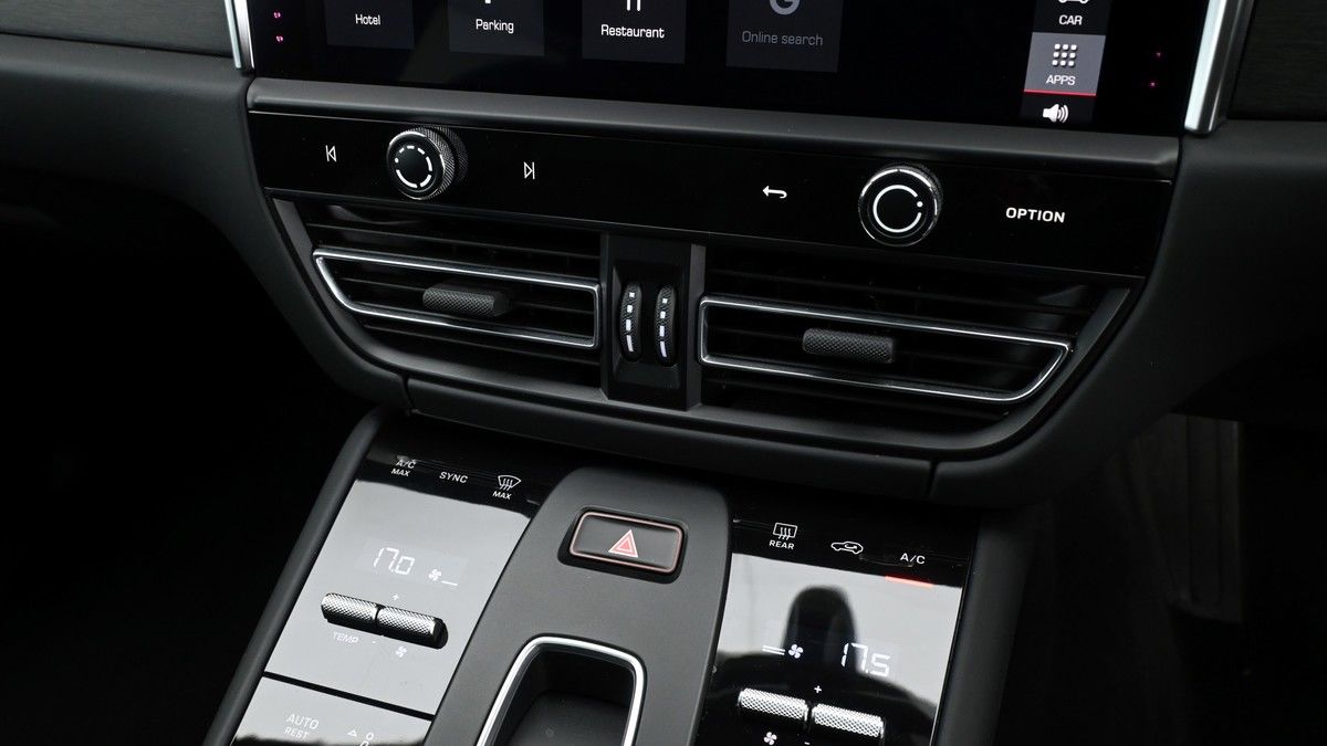 Porsche Macan Image 12