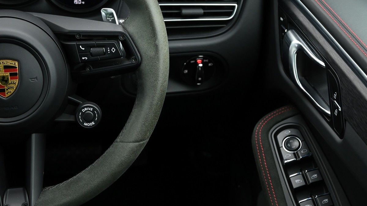 Porsche Macan Image 16