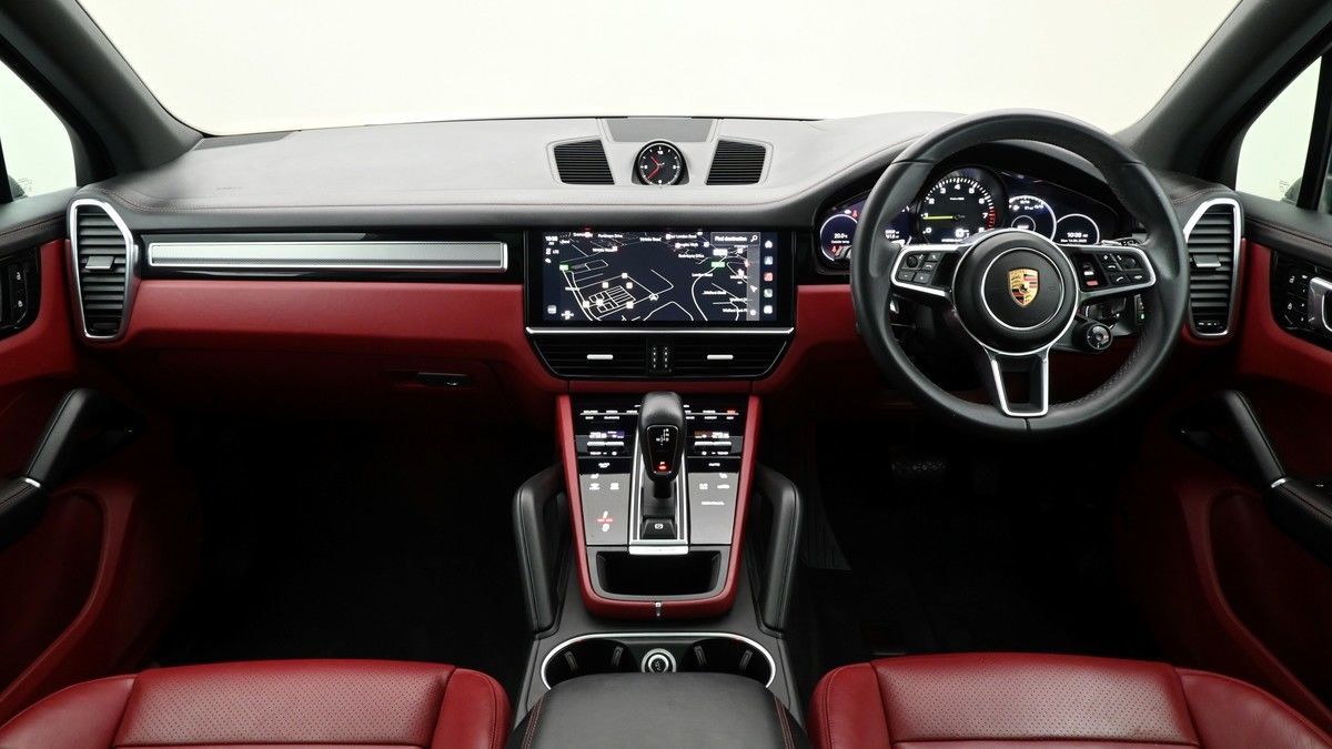 Porsche Cayenne Image 14