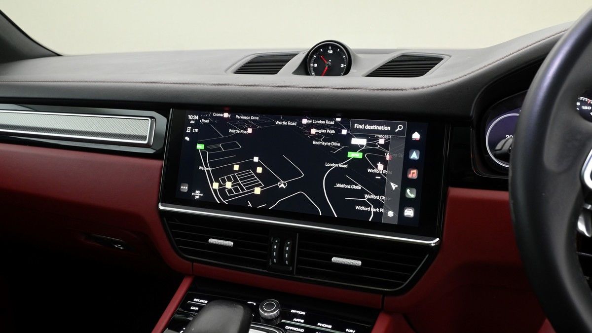 Porsche Cayenne Image 11