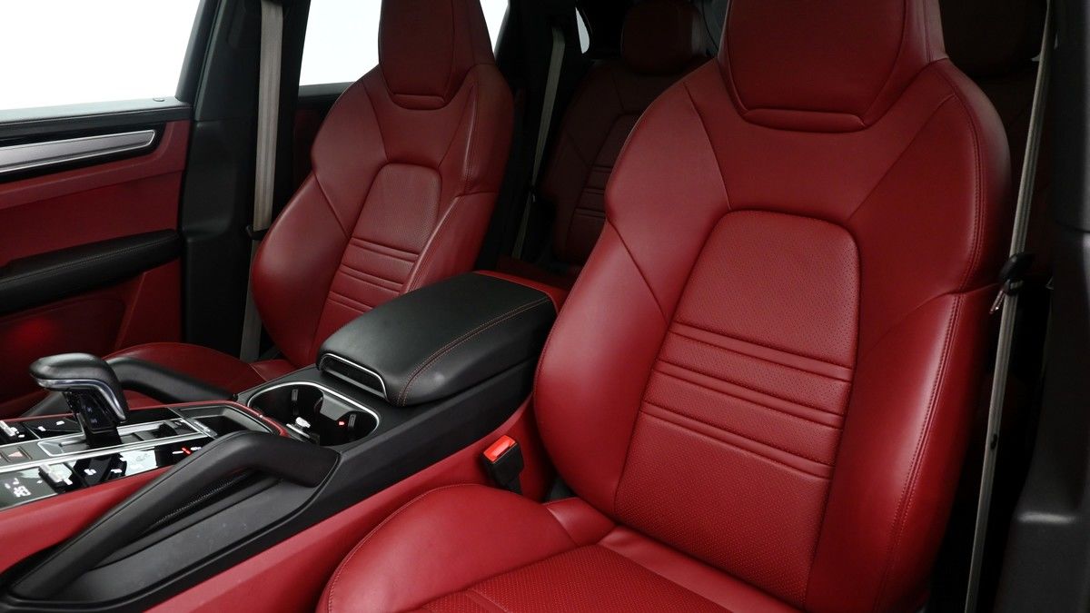 Porsche Cayenne Image 4