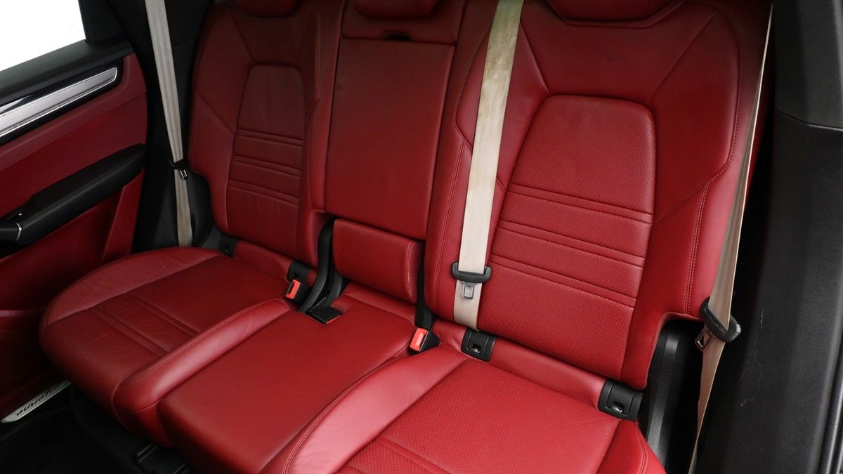 Porsche Cayenne Image 5