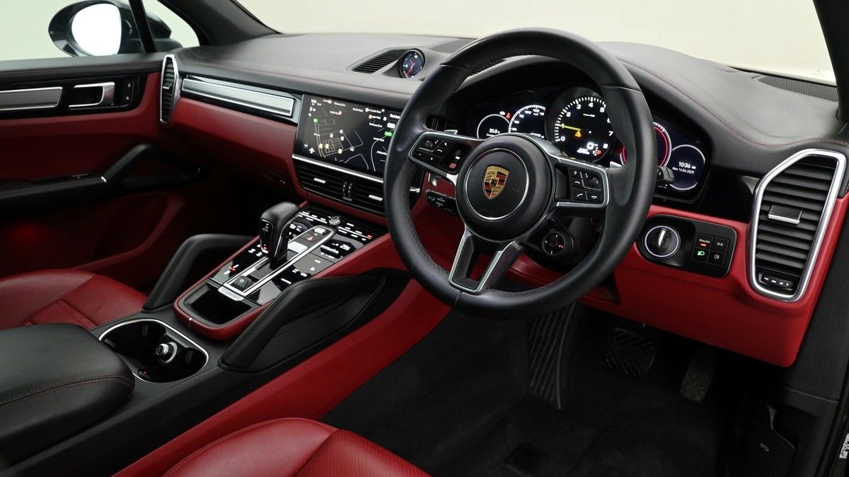 Porsche Cayenne Image 3