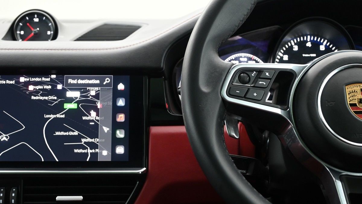 Porsche Cayenne Image 15