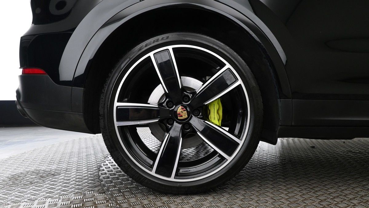 Porsche Cayenne Image 9
