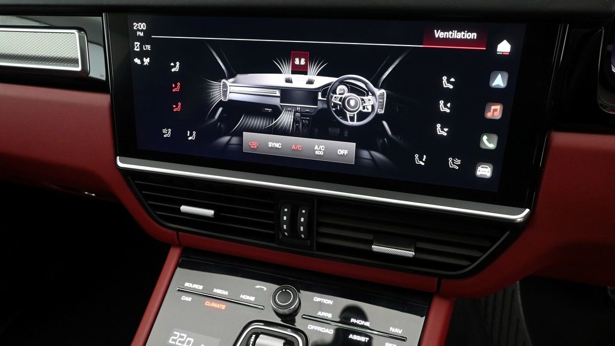 Porsche Cayenne Image 12