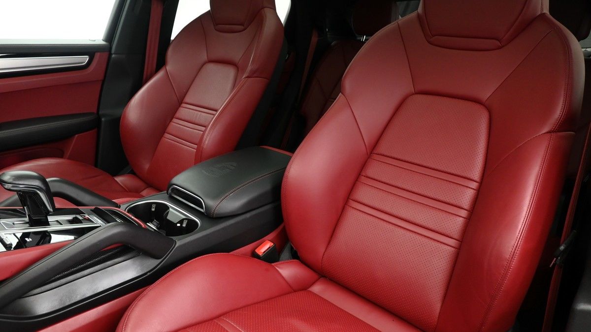 Porsche Cayenne Image 4