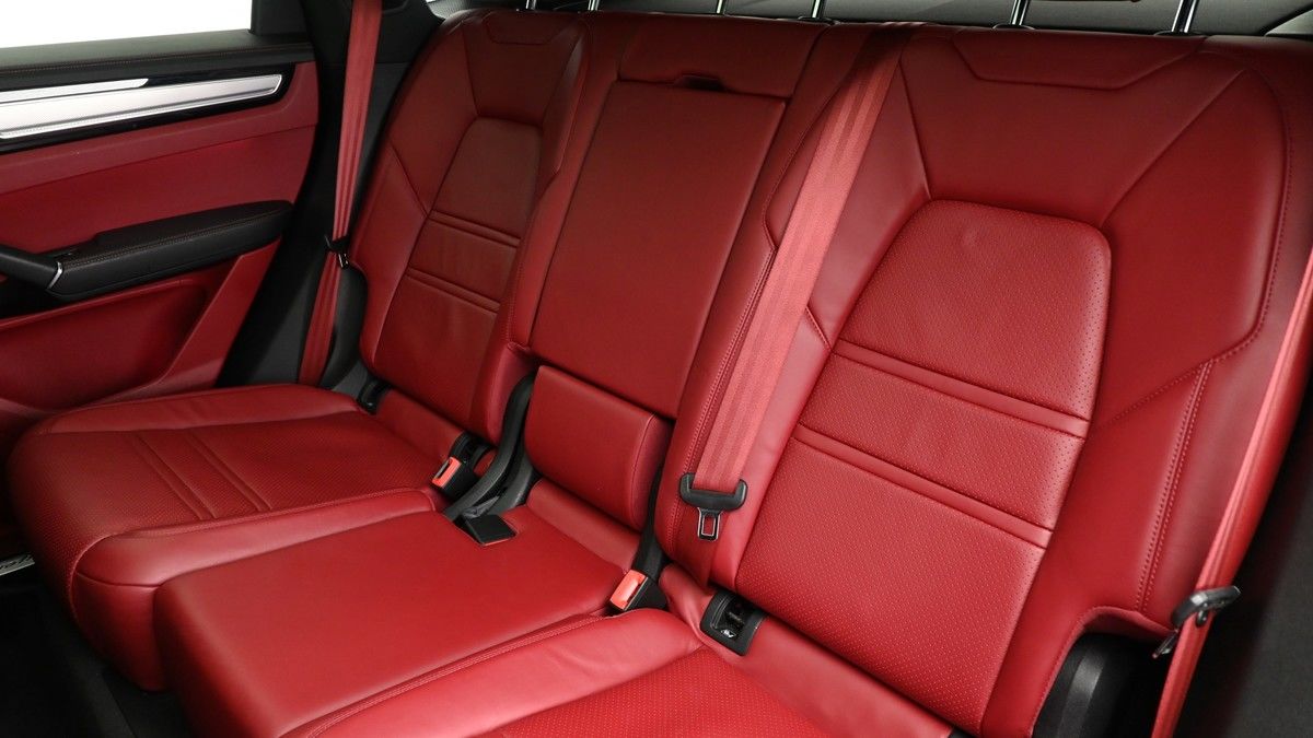 Porsche Cayenne Image 5