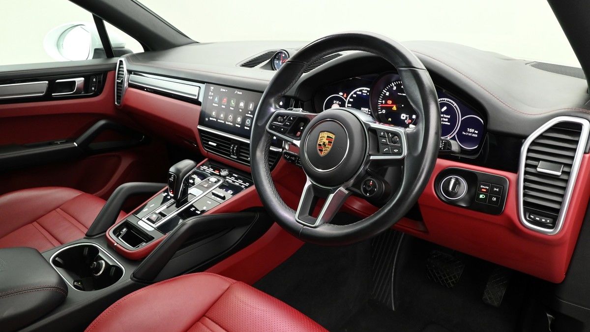 Porsche Cayenne Image 3