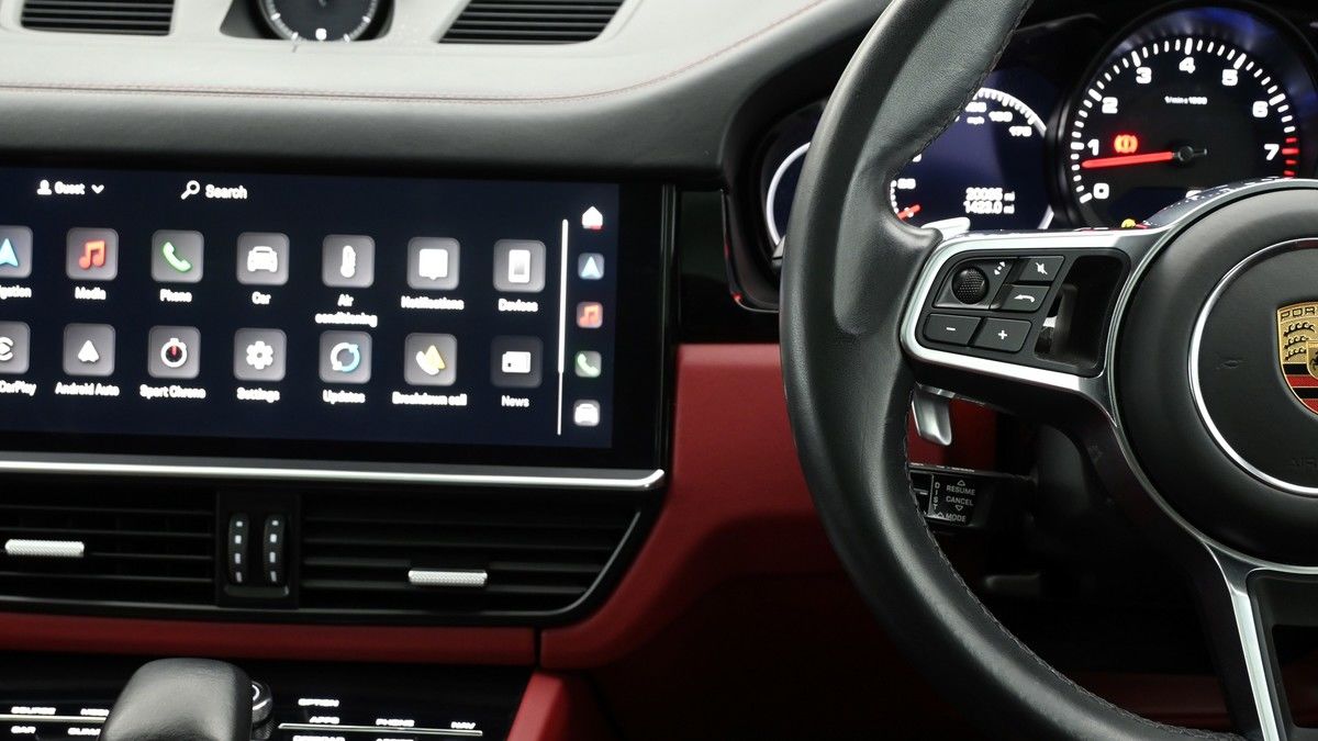 Porsche Cayenne Image 15