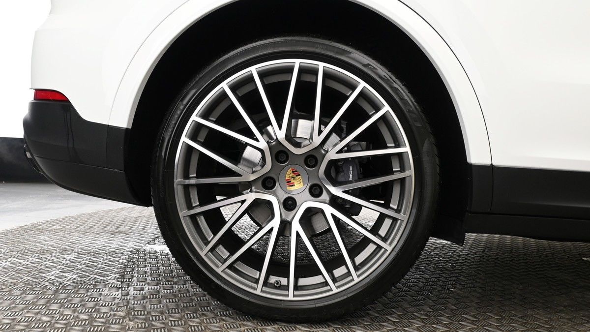 Porsche Cayenne Image 9