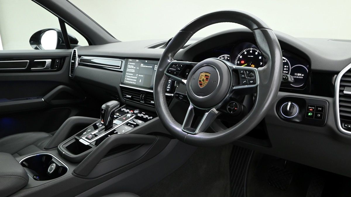 Porsche Cayenne Image 3