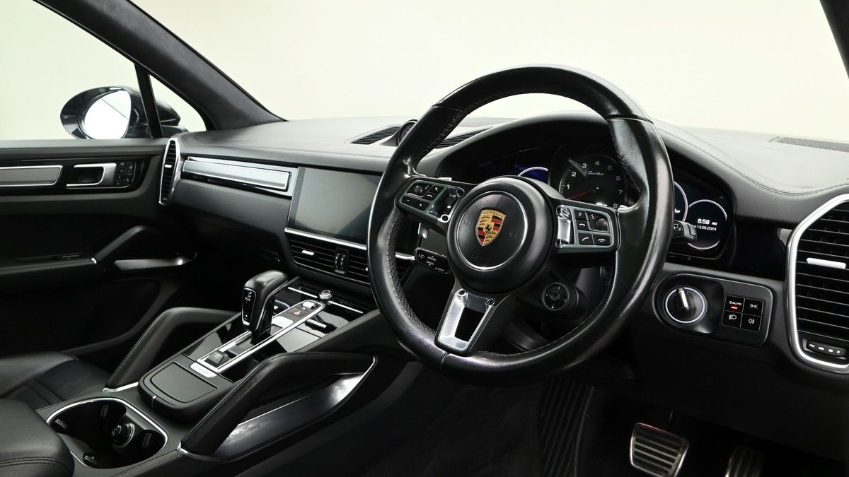 Porsche Cayenne Image 3