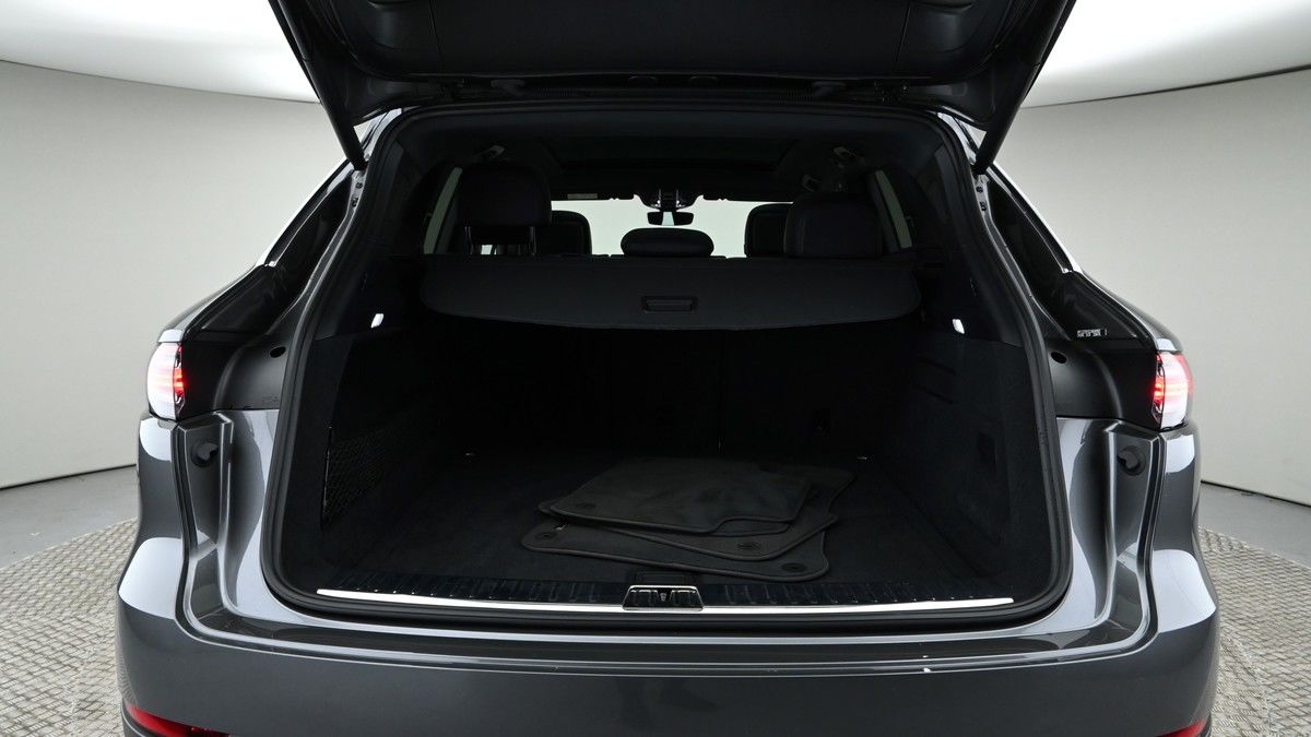 Porsche Cayenne Image 10