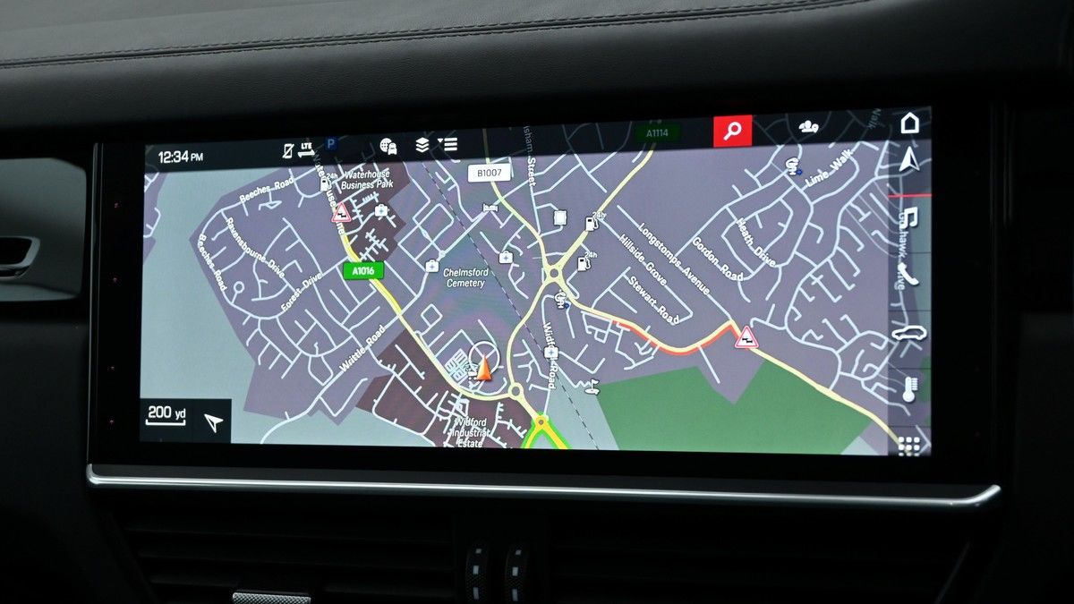 Porsche Cayenne Image 11