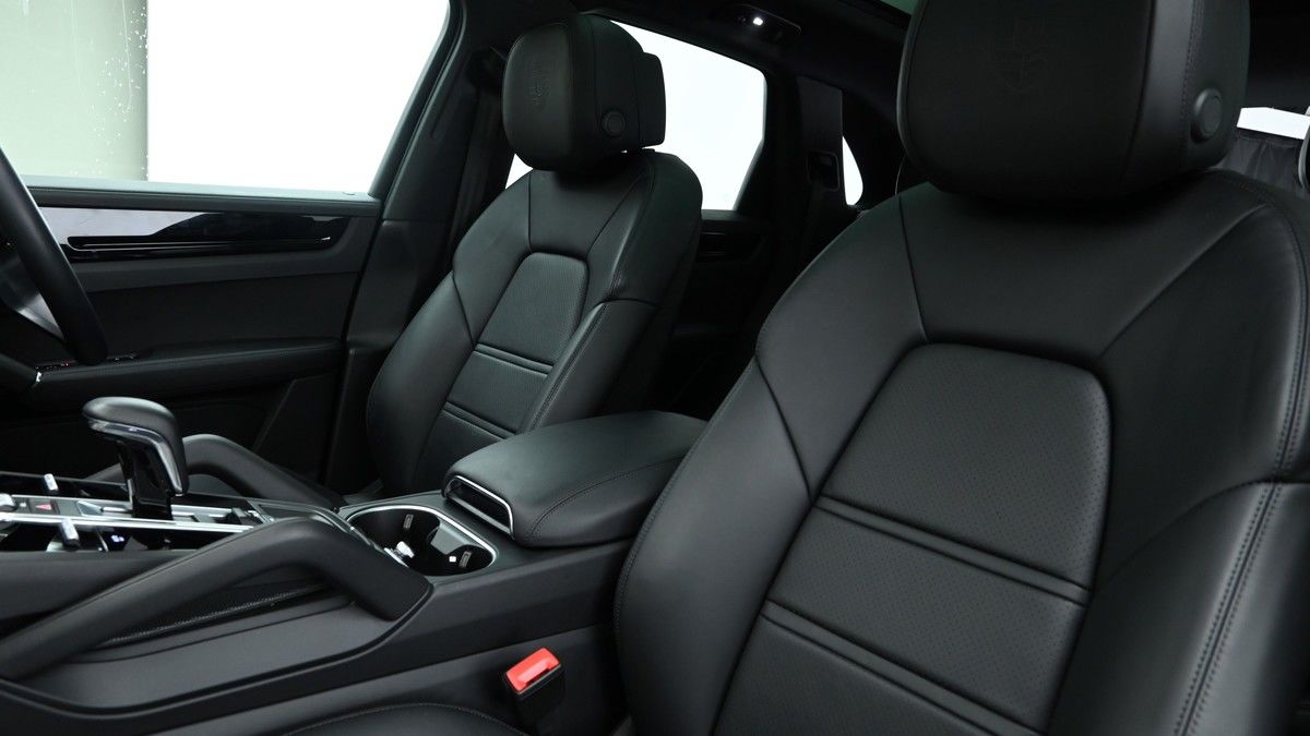Porsche Cayenne Image 4