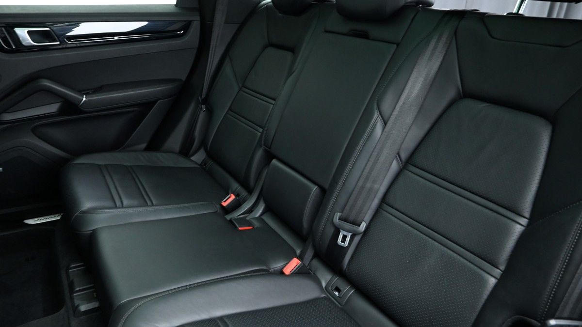 Porsche Cayenne Image 5