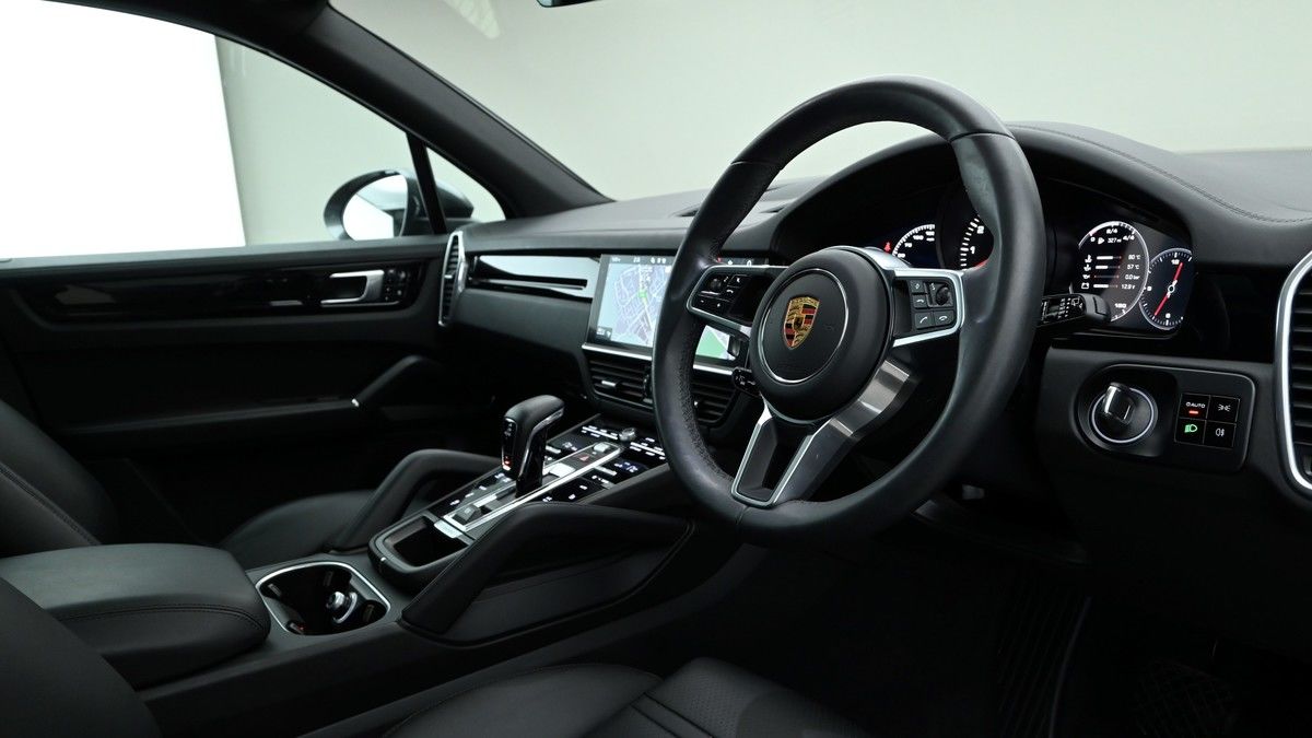 Porsche Cayenne Image 3