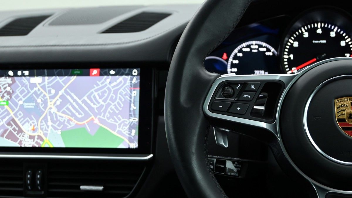 Porsche Cayenne Image 15