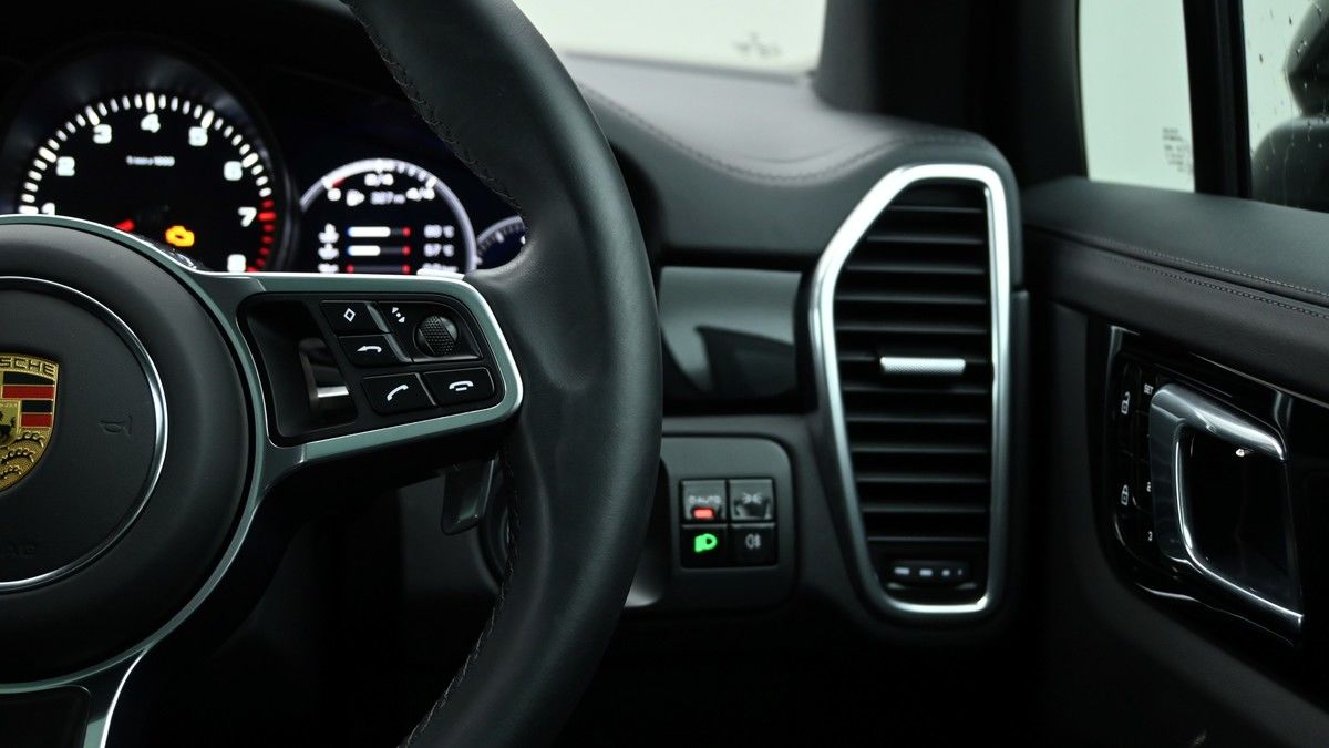 Porsche Cayenne Image 16