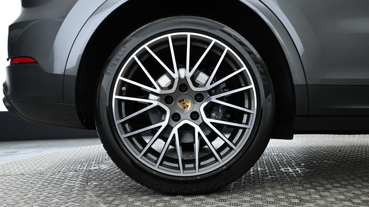 Porsche Cayenne Image 9