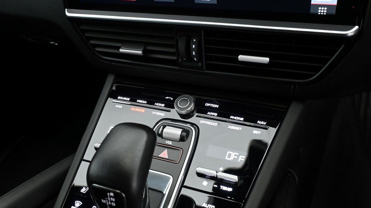 Porsche Cayenne Image 23