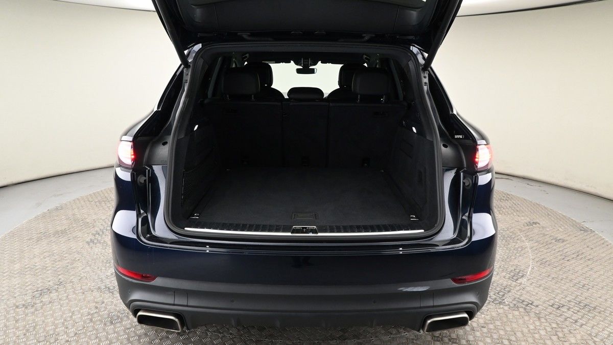 Porsche Cayenne Image 19