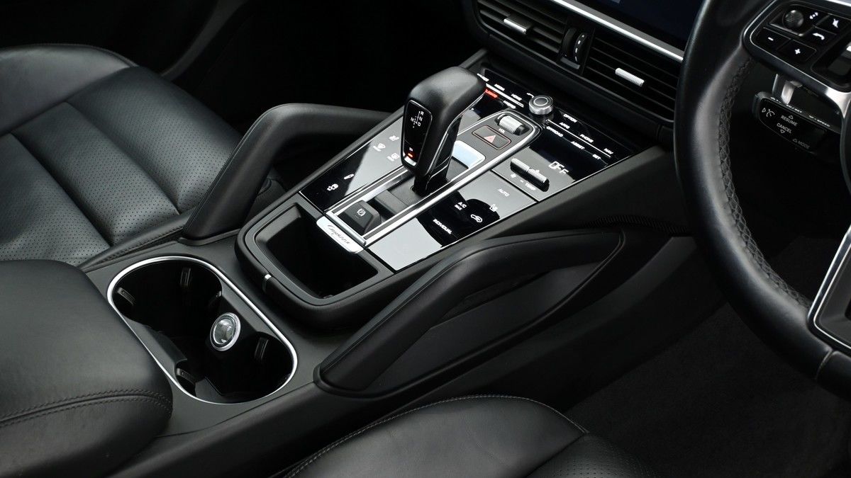 Porsche Cayenne Image 3