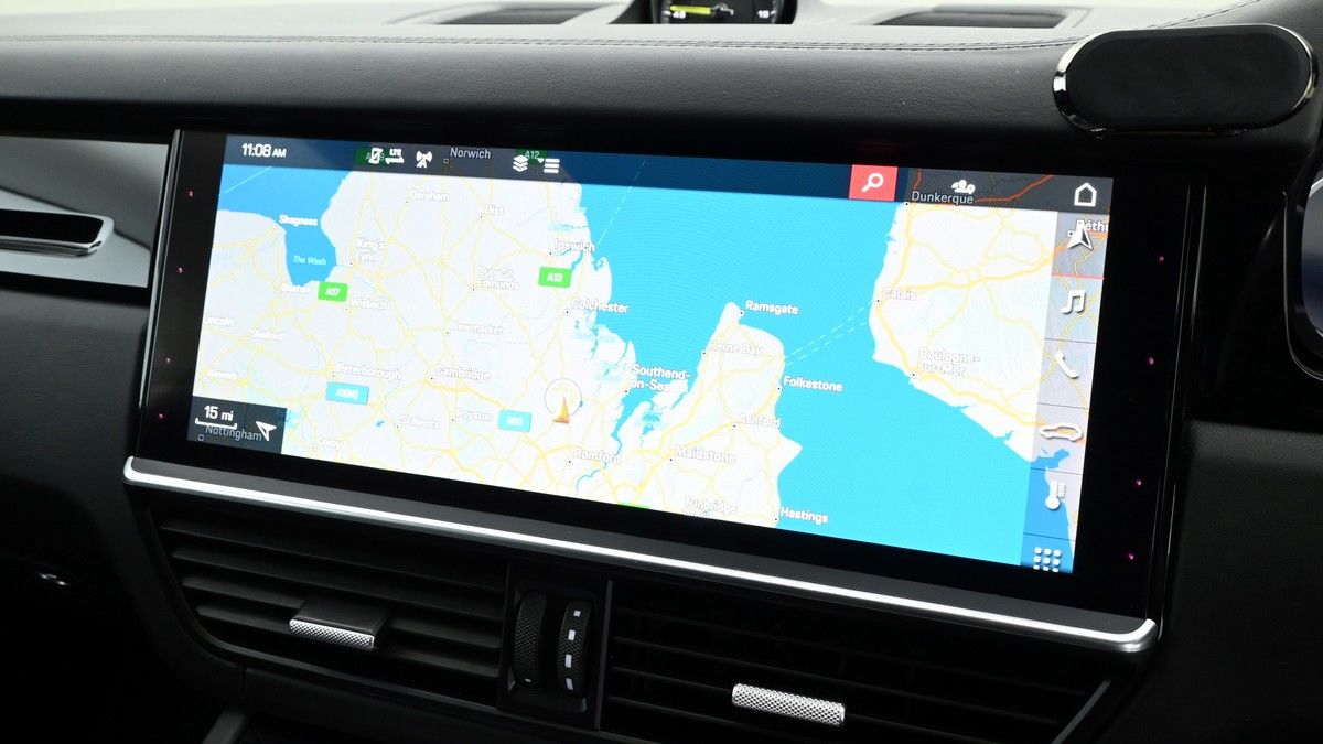Porsche Cayenne Image 21