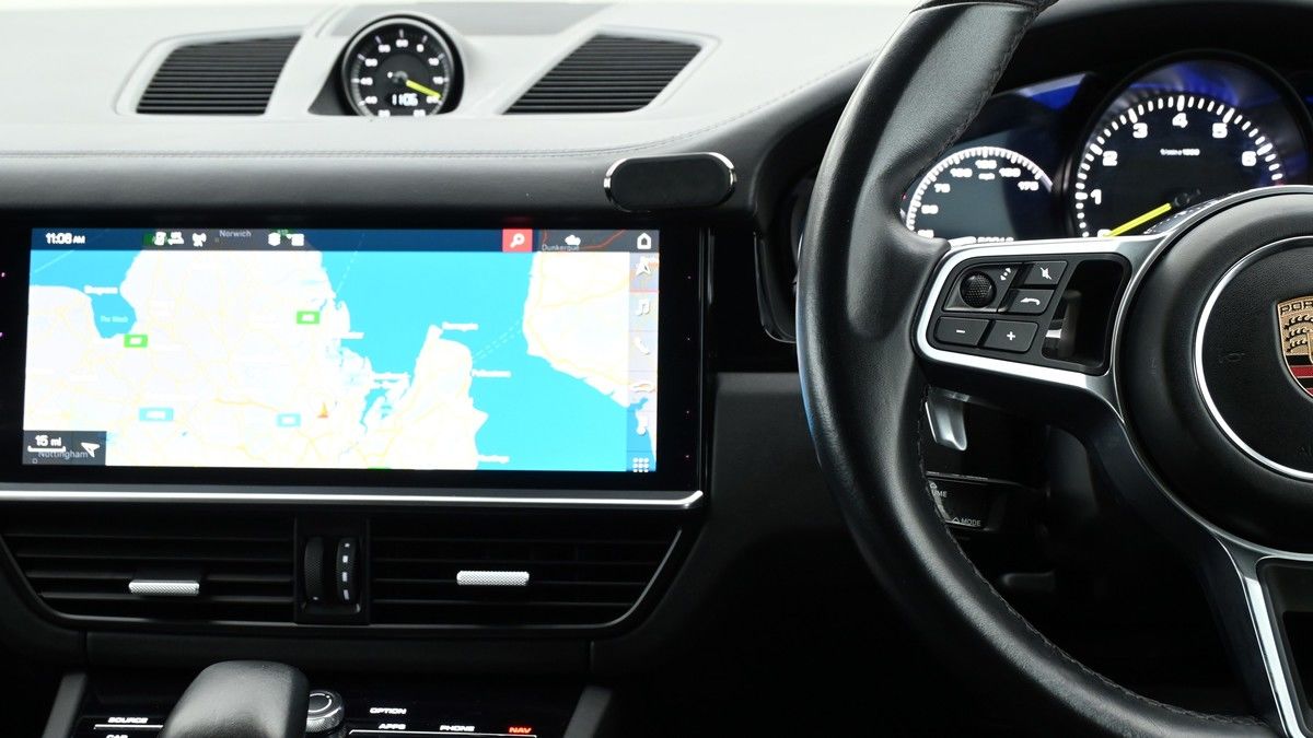 Porsche Cayenne Image 29