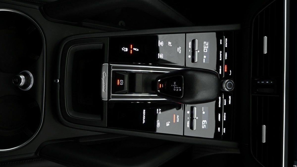 Porsche Cayenne Image 24