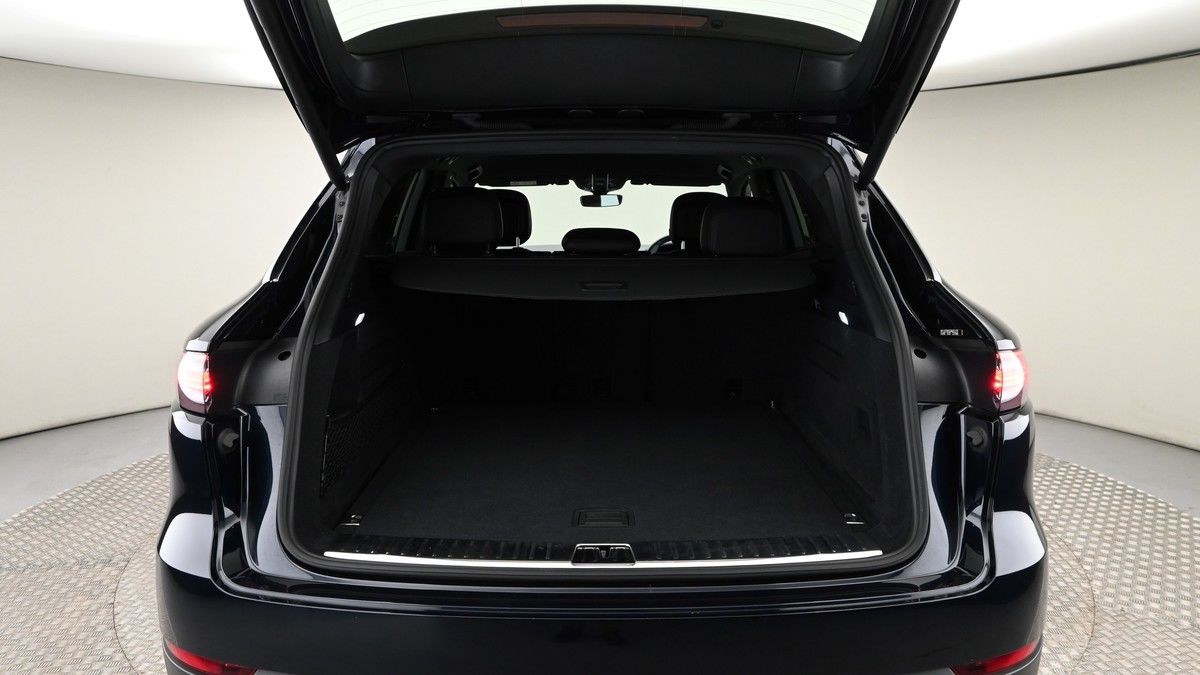 Porsche Cayenne Image 20