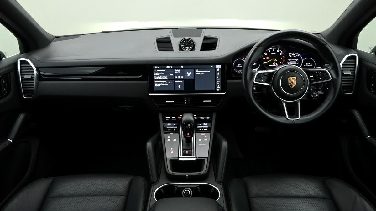 Porsche Cayenne Image 28