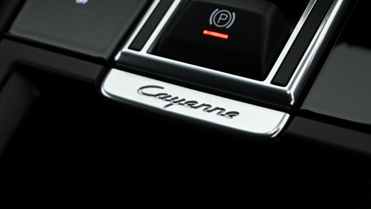 Porsche Cayenne Image 4