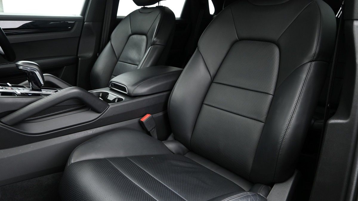Porsche Cayenne Image 8
