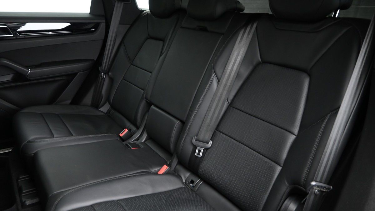 Porsche Cayenne Image 10