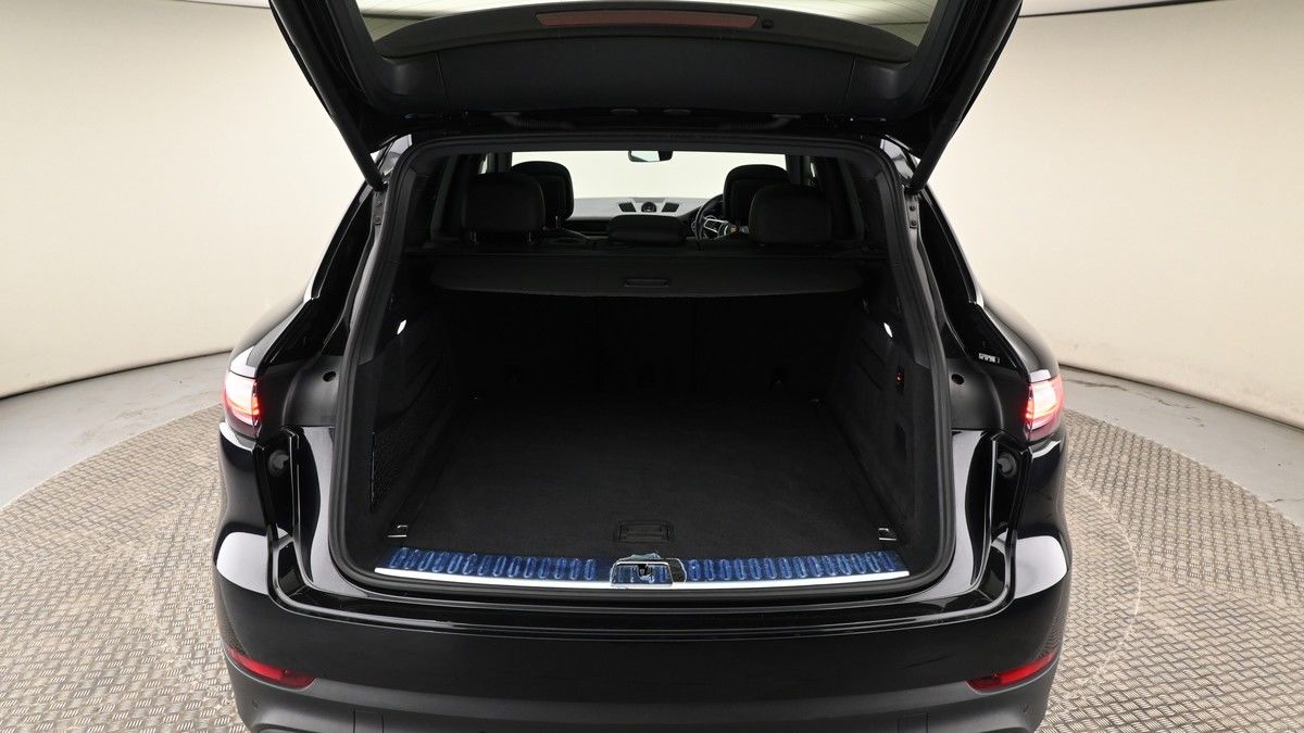 Porsche Cayenne Image 10