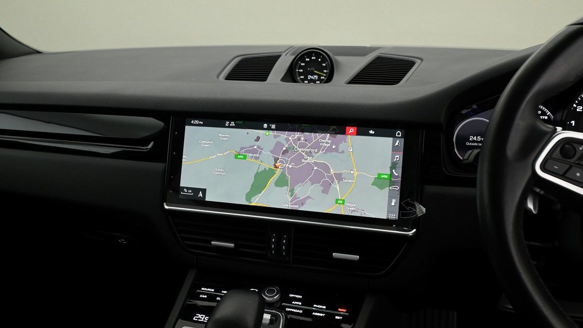 Porsche Cayenne Image 11