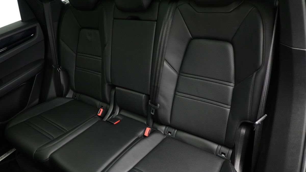 Porsche Cayenne Image 5