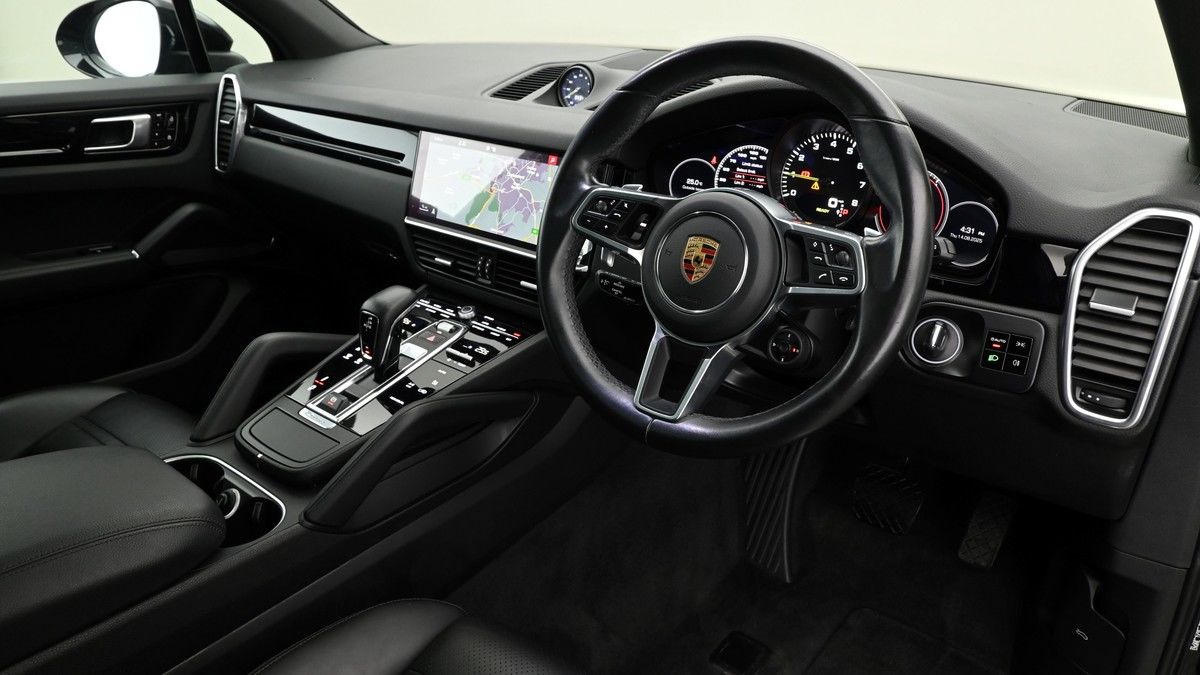 Porsche Cayenne Image 3