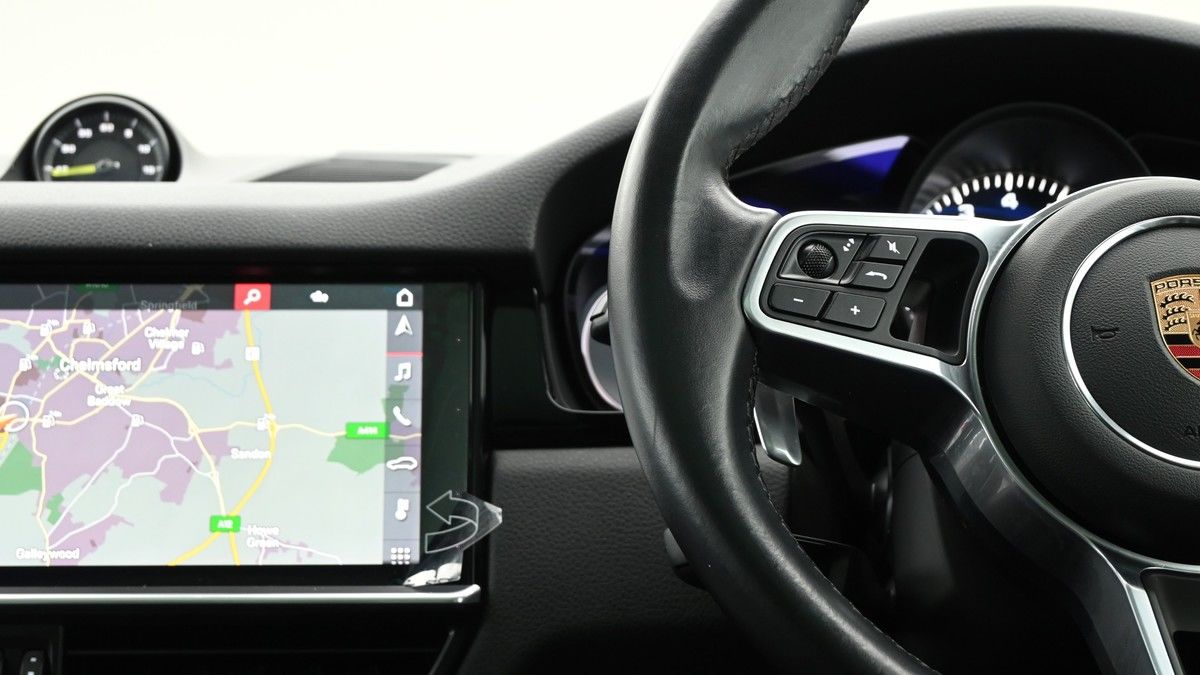 Porsche Cayenne Image 15