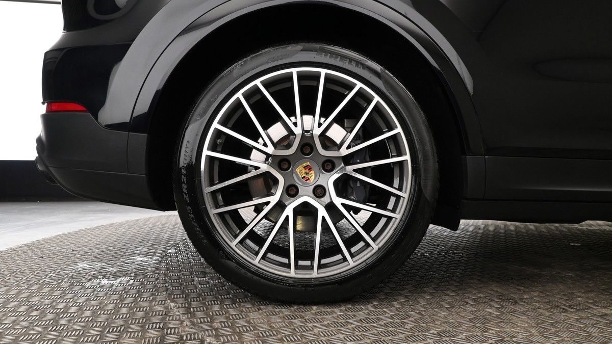 Porsche Cayenne Image 9