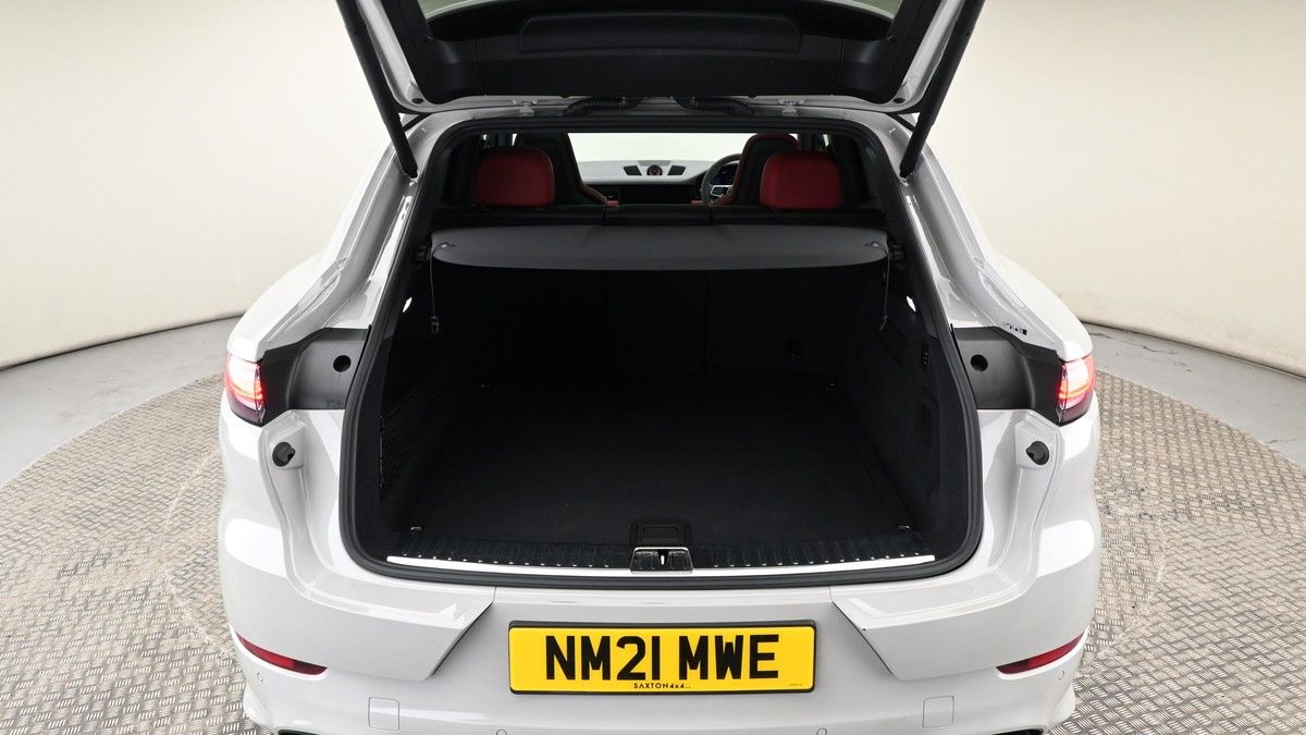 Porsche Cayenne Image 10