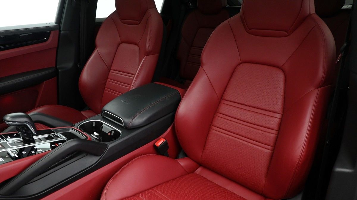 Porsche Cayenne Image 4