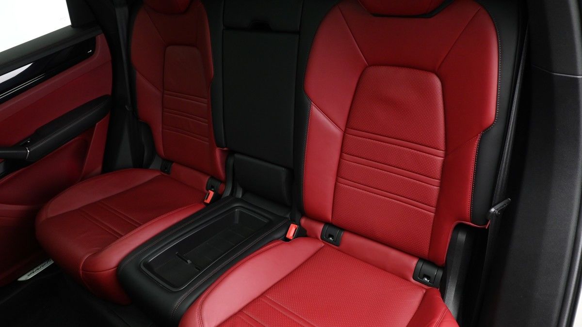 Porsche Cayenne Image 5