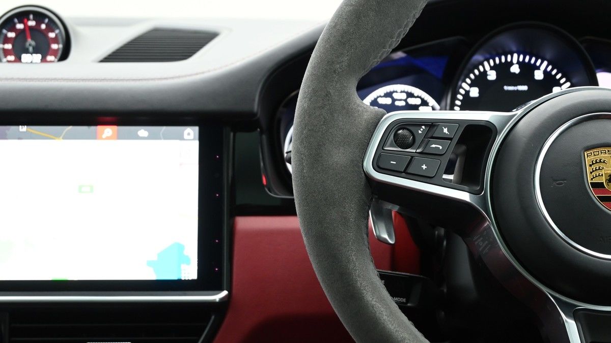 Porsche Cayenne Image 15